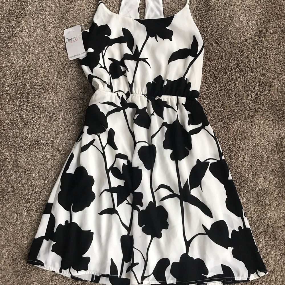 Everly Black White Floral Dress